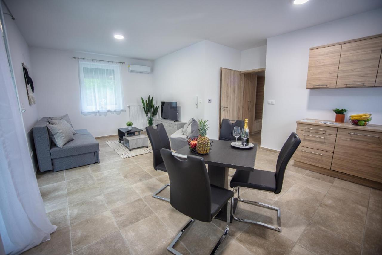 Forest Luxory Ii. Apartman Sarvar Ngoại thất bức ảnh